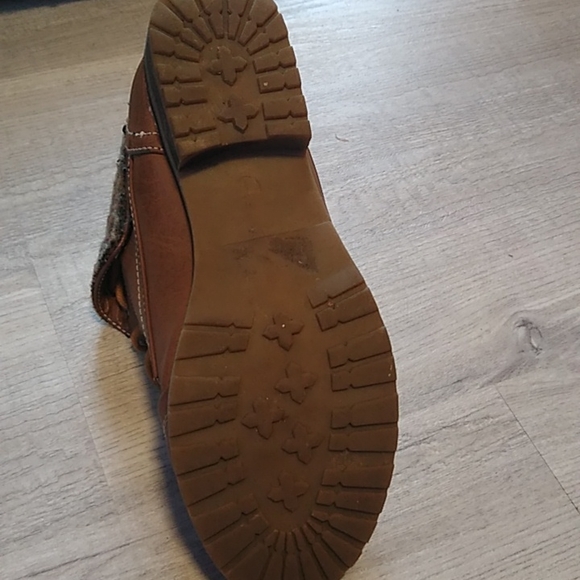 Moving - Picture 3 of 5